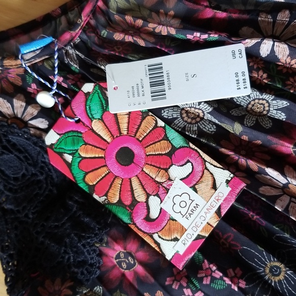 Farm Rio Long-Sleeved Pleated Blouse - Picture 13 of 13